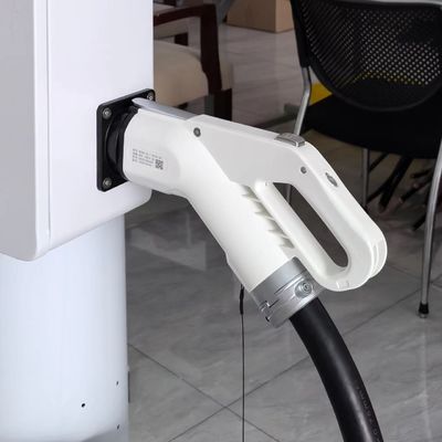 GBT/CCS 인터페이스 표준 120KW 스탠드형 LED 화면으로 EV 충전소